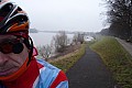 Deptak i ścieżka rowerowa wzdłuż Renu koło Düsseldorfu