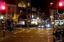 ... znaki poziome na drodze pokazują, że samochody muszą ustąpić pierwszeństwa rowerzystom...