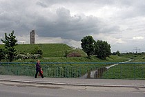 Scieżka przy pomniku na Oporowie