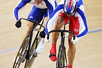 Mickael Bourgain i Chris Hoy rywalizują w sprincie. (fot: Phil Walter/Getty Images)