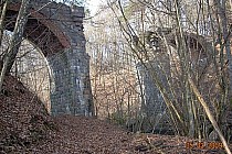 zniszczony wiadukt kolejowy pod Oskowem