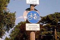 Taki oto znak widnieje od niedawna przy wjeździe na ścieżkę