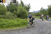 Pierwszy długi podjazd / fot. magazynrowerowy.pl