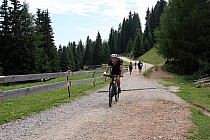 Pierwsze podjazdy jeszcze wśród drzew