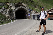 Przed tunelem o długości nieco ponad 500m, bez oświetlenia, dobrze że są odblaski po bokach :)