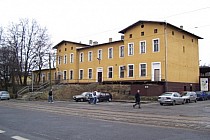 Początek wypadu.Budynek dworca PKP m.in znajdują się kasy biletowe.