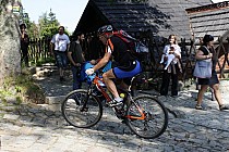 Andrzej przy kościółku Wang