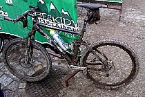 Rower w kolejce do myjek