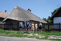 Węgry - przed skansenem w Mezokovesd