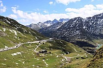 I widok z góry na niedawno przejechany odcinek drogi