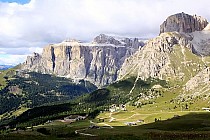 I wracamy do downhillowych ścieżek, zahaczamy o Rif Belvedere i podziwiamy...