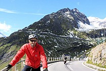 W tle widać drogę wiodącą na aiser Franz Josef Höhe