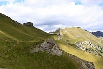 W oddali widać kolejny domek Viel dal Pan