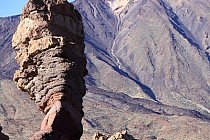 Szczyt Teide z ciekawie uformowaną skałą