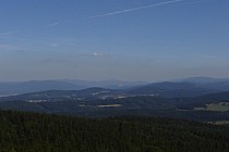 Góry Rychlebskie i na drugim planie Jesioniki z wieży widokowej na Borówkowej