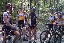 Na rozjeździe z czerwonego szlaku na niebieski rowerowy