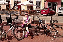 Mały odpoczynek na rynku w Warce