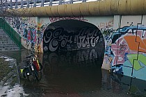 Warszawa, zalaty tunel na Trasie Siekierkowskiej