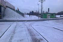 Warszawa, droga dla rowerów wzdłuż Trasy Siekeirkowskiej.