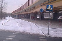 Warszawa, droga dla rowerów wzdłuż Trasy Siekeirkowskiej.