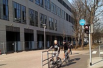 Droga rowerowa wzdłuż ulicy Powstańców Śląskich przy Sky Tower