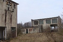 W polach dostrzegłem rozsypujące się budynki i nieomiszkałem do nich zajżeć... Niby straszą one swoim wyglądem,a mimo to zaciekawiły mnie. Najprawdopodobniej były one elementem systemu nawadniania pobliskich pól.