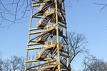 Najwyższa wieża w Siekowie stoi na wzgórzu Witnica.