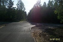 skręcamy w prawo ,potem przez tory