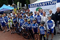 Ekipa Baszty Bytów z Czesławem Langiem przed startem w Skandii Mararton w Bytowie 22.07.2012