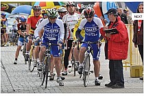Start do wyścigu- jazda parami na czas - mistrzostwa Polski amatorów.