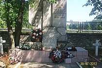 Aleksandrów cmentarz  żołnierzy z września 1939 i partyzantów z czerwca 1944