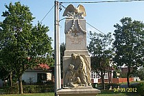 Na Rynku e Radomyślu znajdziemy pomnik ku pamięci tych co zginęli w wojnie 1914 - 1920. Po drugiej stronie pomnika jest tablica imienna poległych i zaginionych z Radomyśla