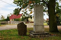 Pomniki w Dziuplinie