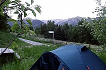 Biwak na przełęczy Passo di Resia przy ścieżce rowerowej.