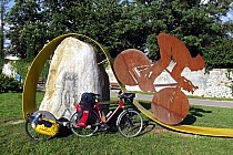 "Kolega" na ścieżce rowerowej :))