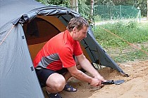 Bizonek robi podejście do mojego namiotu :)