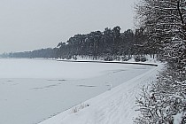 A zalew już skuty lodem.