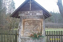 miniemy Nowosielec przez las w Rudniku  ul. Sandomierską /kawałek/ potem ul.Strózańska i wjeżdżamy do lasu .Leśniczówka Borowina