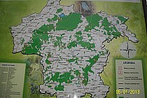 mijamy Maziarnię i przy tablicy w prawo jak przejedziemy tory to w lewo