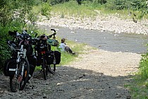 Popas nad górską rzeką