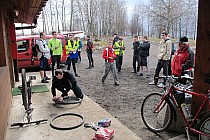 Konkurs wymiana dętki na czas.