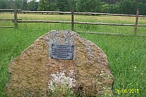 Szklarnia miejsce po leśniczówce 13 czerwca 1944r. miejsce bitwy partyzanckiej . Bardziej to chyba symbol zbombardowanej wsi ,a potem spalonej.