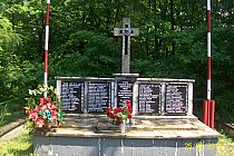 Momoty i  miejsce pamięci pomordowanych  przez niemców