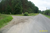 Łążek Przymiarki skręcamy w lewo na czerwony szlak.
Prosto to jakiś sadysta antyrowerowy wyznaczył trasę dla rowerów.
Czołgiem nie bardzo przejedzie , a skąd wiem? Bo się kiedyś tamtędy puściłem