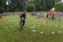 Wojtek Kusowski slalomuje