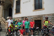 Przed ratuszem w Ziębicach