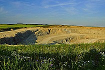 Czynny kamieniołom w Gackach