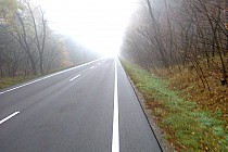 na drodze było stosunkowo pusto i tylko mgła