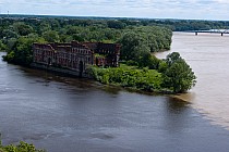Spichlerz między Narwią-z lewej a Wisłą ta z prawej