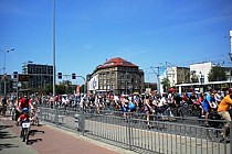 cała jezdnia rowerowa na J Pawła II